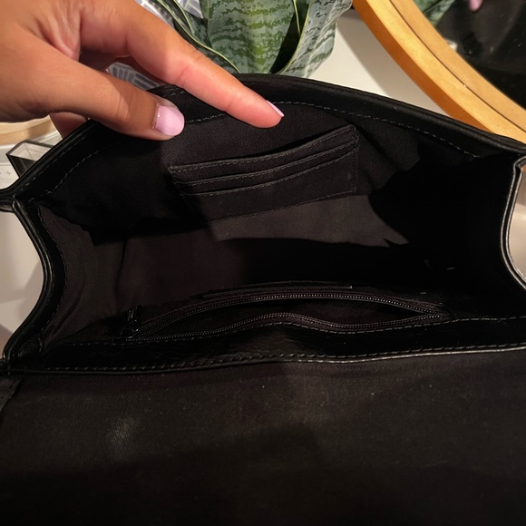 Rebecca Minkoff Chevron Quilted crossbody - Picture 4 of 15